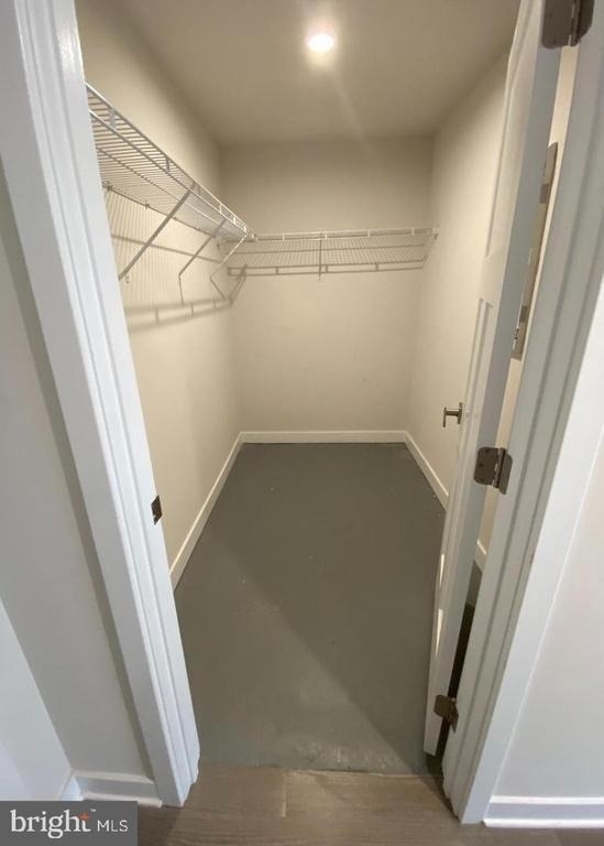 619 Holywell Drive - Photo 3
