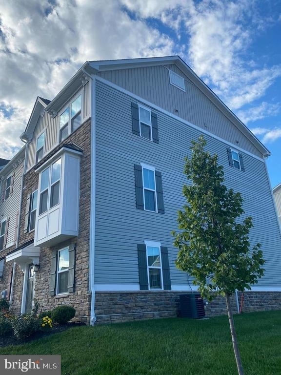 619 Holywell Drive - Photo 1