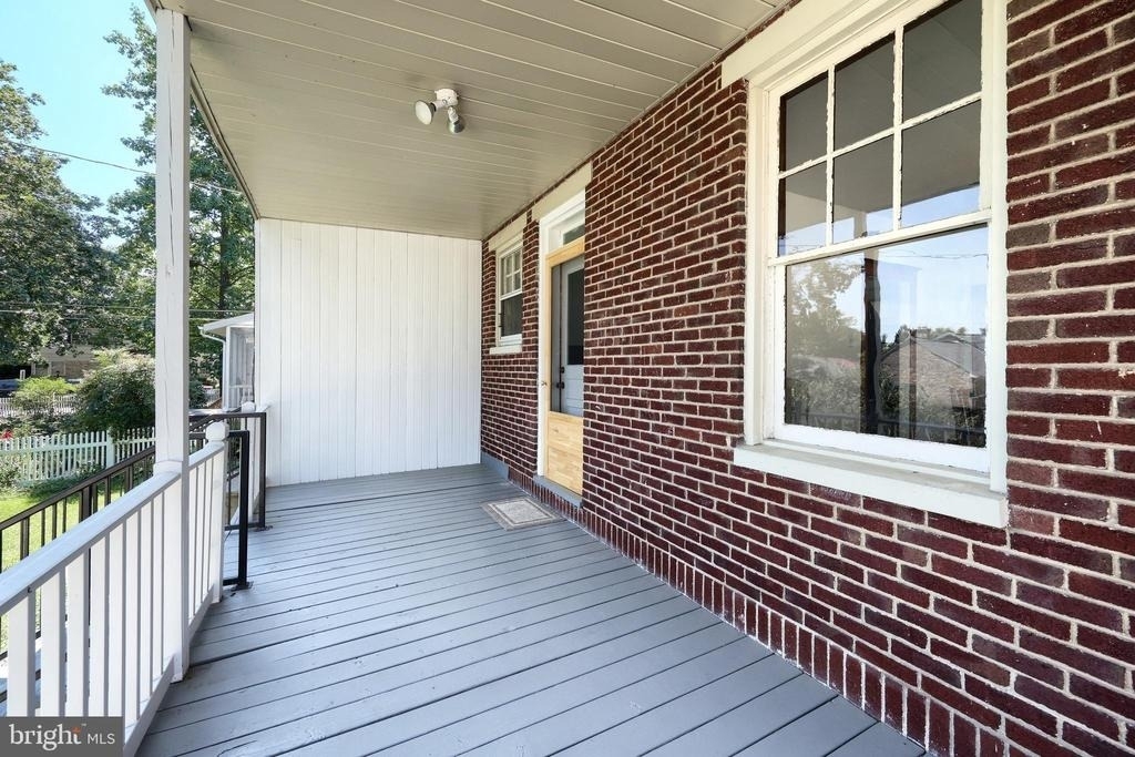 319 N Stratton Street - Photo 8