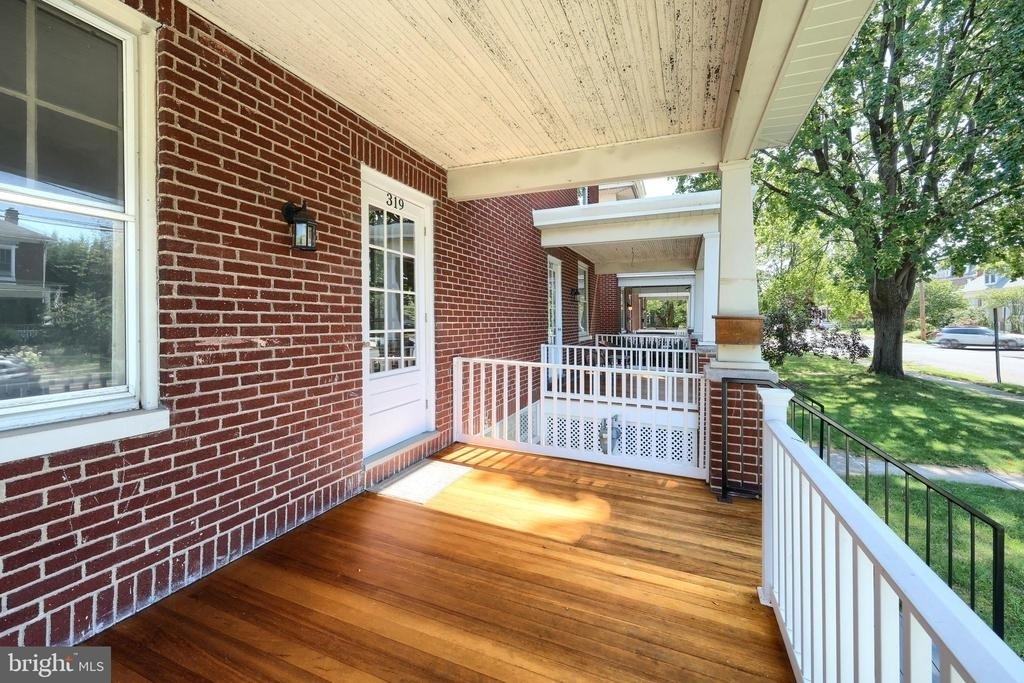319 N Stratton Street - Photo 1
