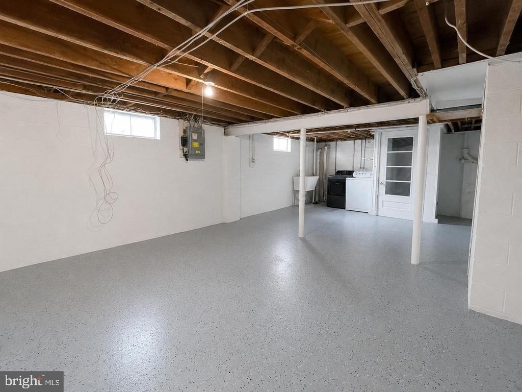 580 Village Rd W - Photo 35