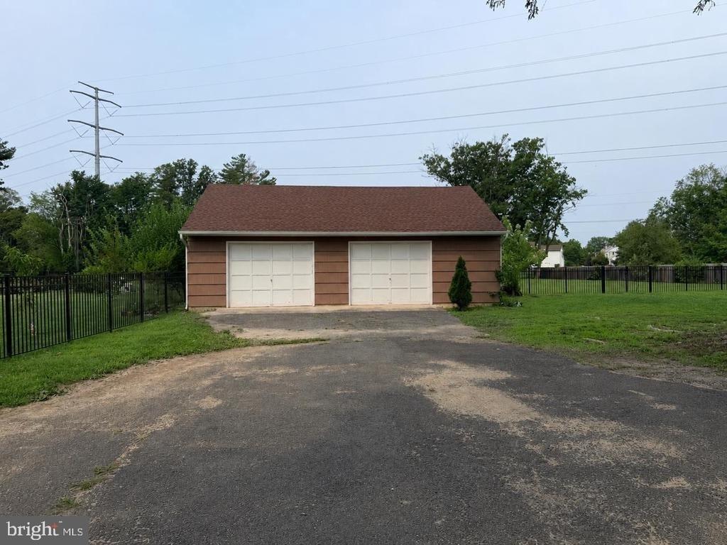 580 Village Rd W - Photo 37