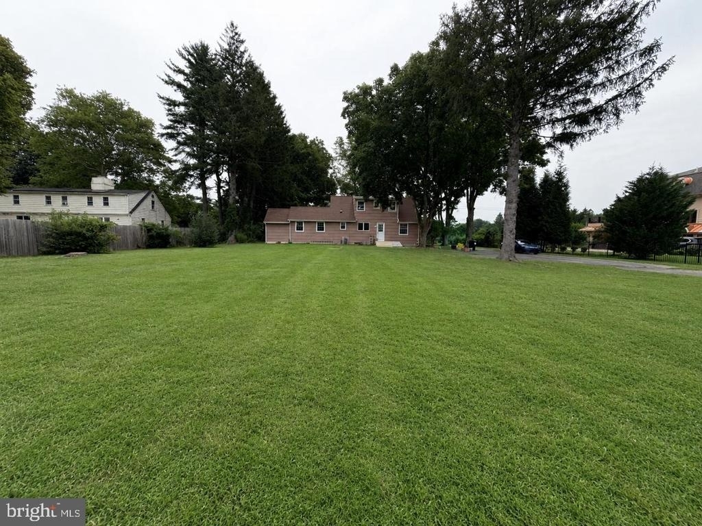 580 Village Rd W - Photo 3