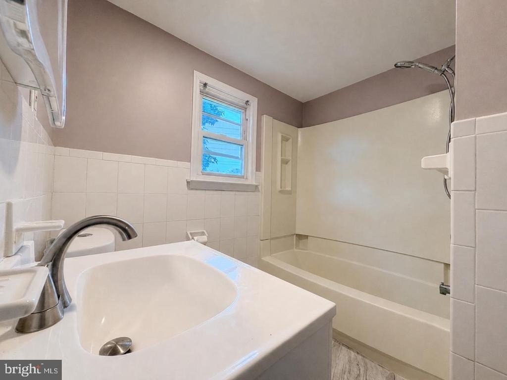 580 Village Rd W - Photo 29