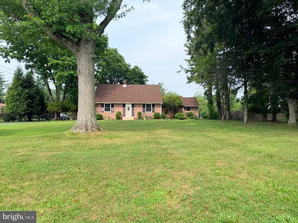 580 Village Rd W - Photo 1