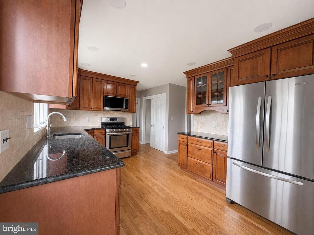 580 Village Rd W - Photo 6