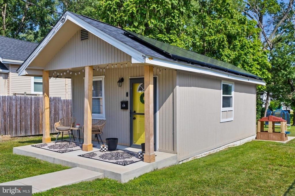 325 W Evergreen Avenue - Photo 2