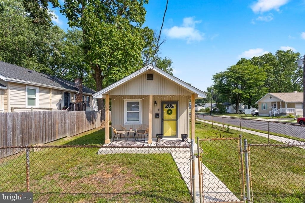 325 W Evergreen Avenue - Photo 3