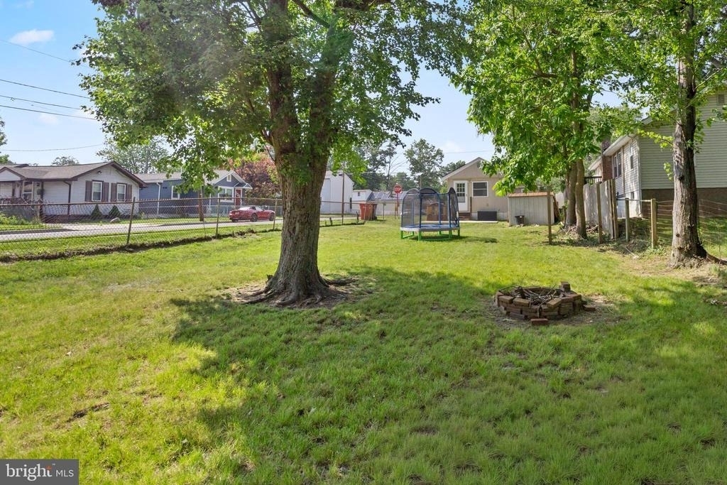 325 W Evergreen Avenue - Photo 18