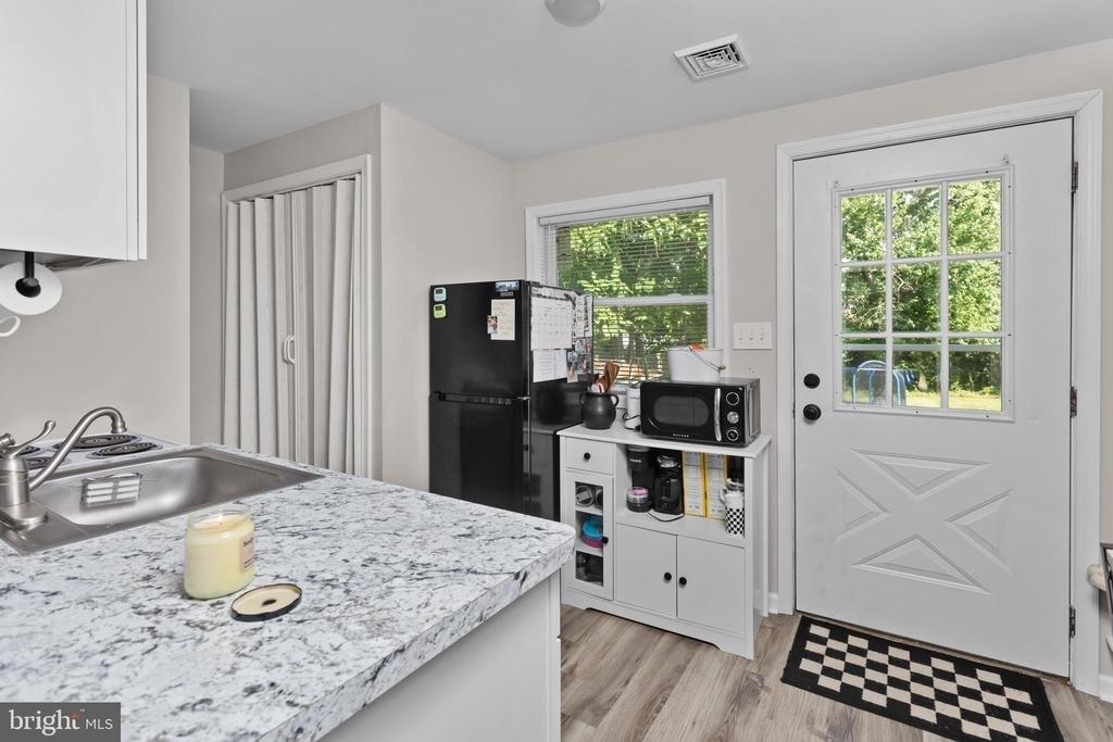 325 W Evergreen Avenue - Photo 11