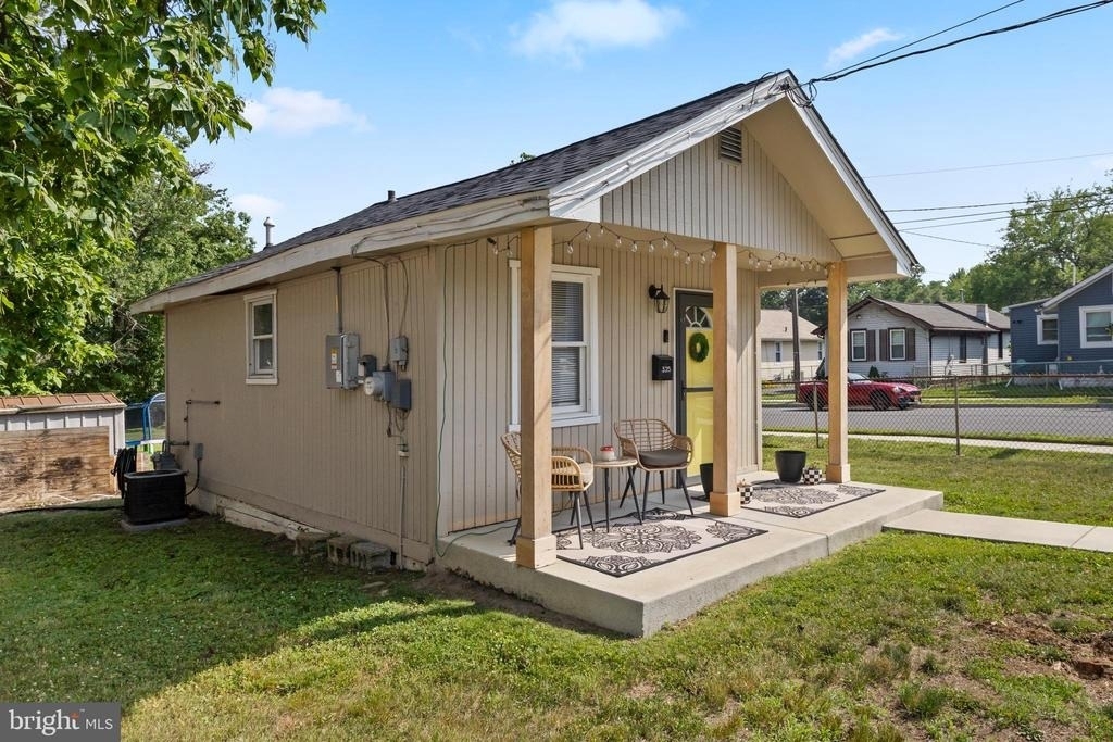 325 W Evergreen Avenue - Photo 1