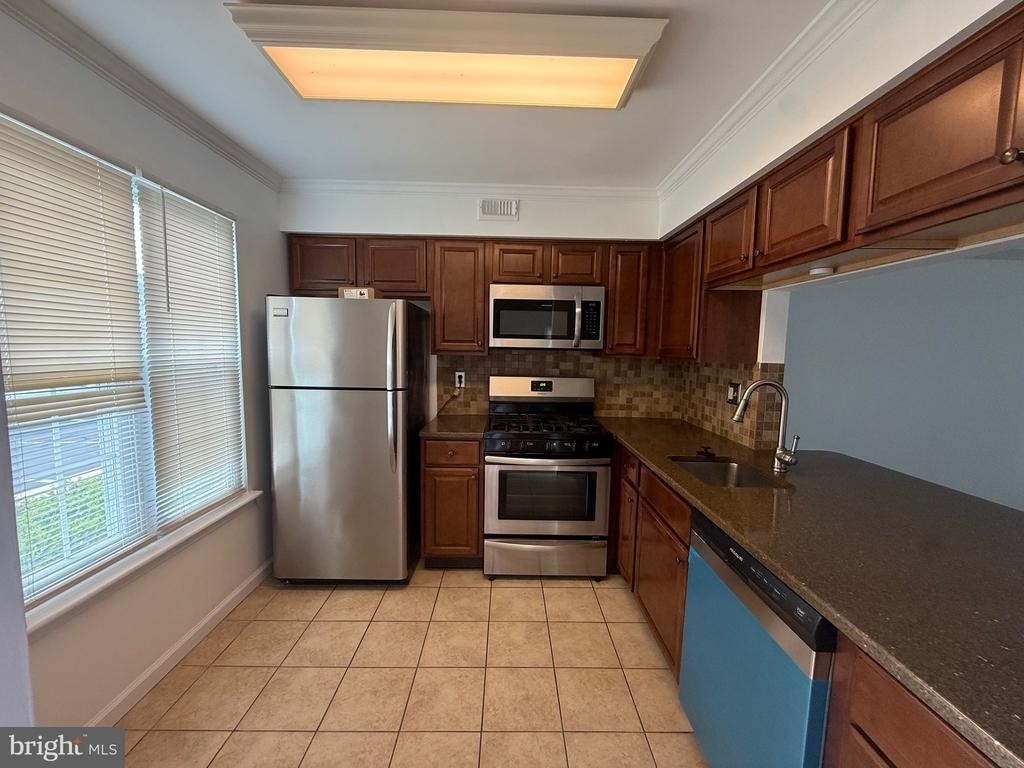 1705 Heatherstone Court - Photo 2