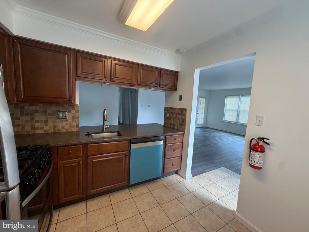1705 Heatherstone Court - Photo 3