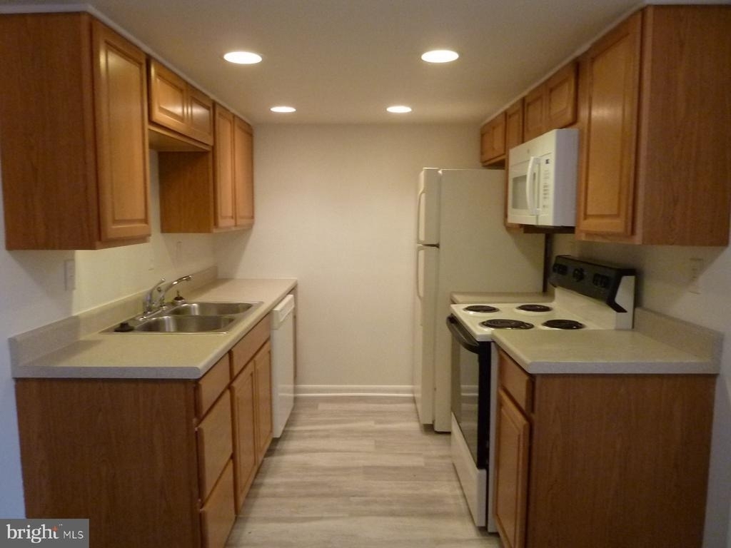 809 Logan Street - Photo 6