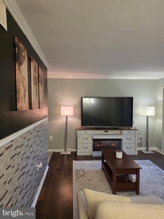 6998 Hanover Parkway - Photo 10