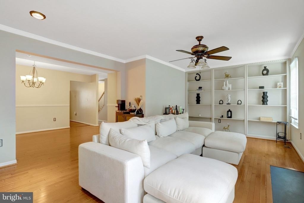 8819 Hardesty Drive - Photo 5