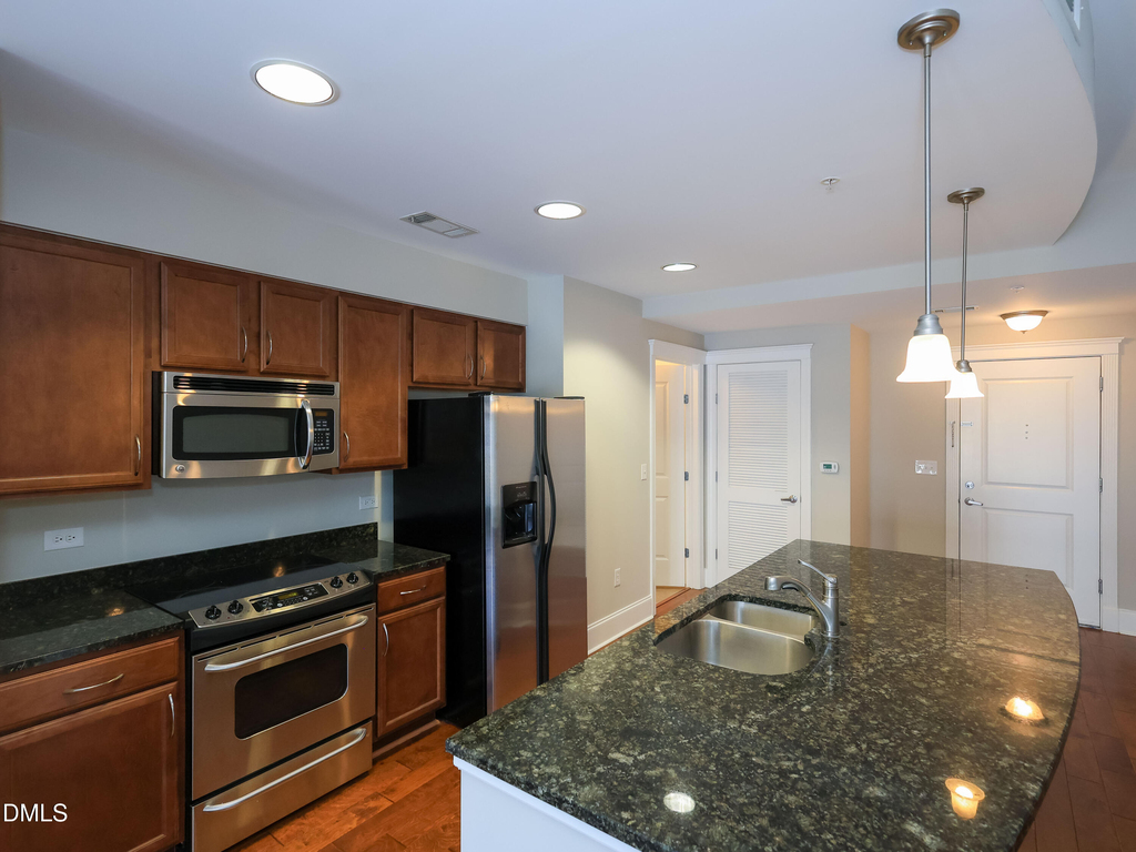 222 Glenwood Avenue - Photo 4