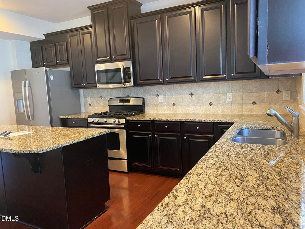 2412 Historic Circle - Photo 1