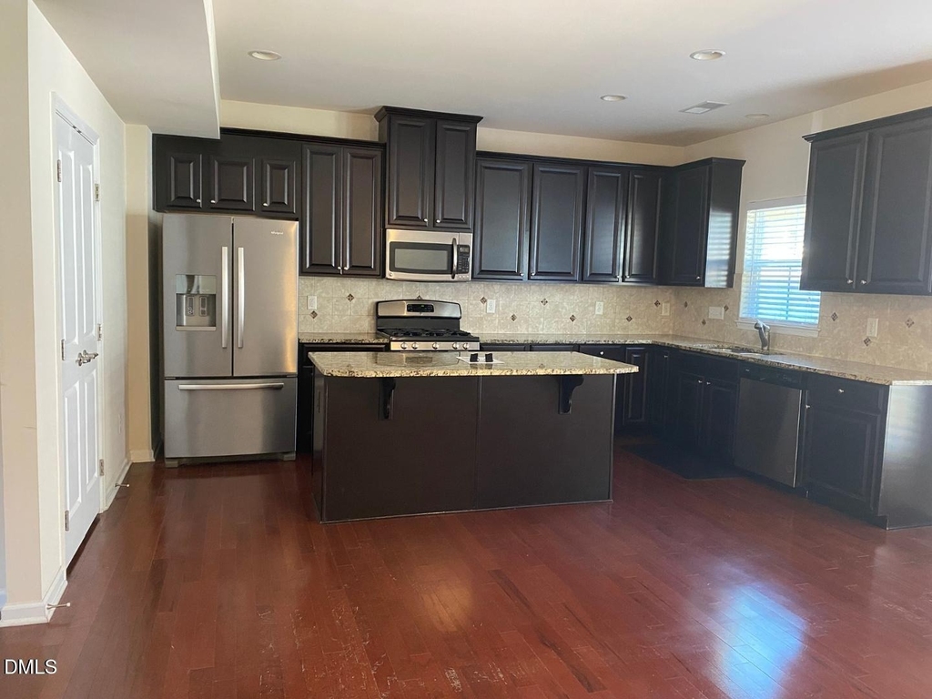 2412 Historic Circle - Photo 2