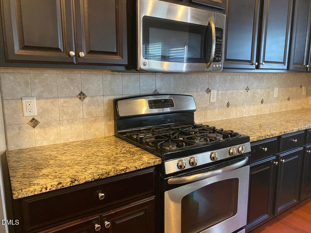 2412 Historic Circle - Photo 7