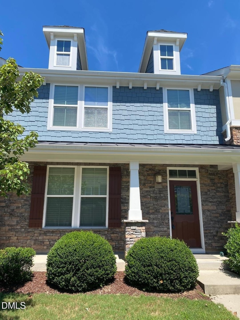 2412 Historic Circle - Photo 0
