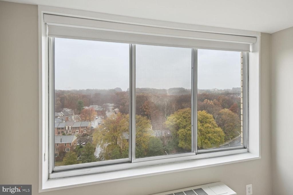 10401 Grosvenor Place - Photo 15
