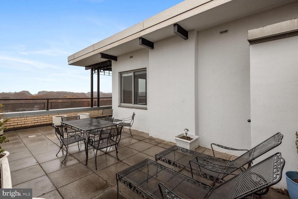 10401 Grosvenor Place - Photo 20