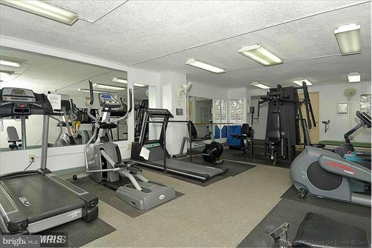 10401 Grosvenor Place - Photo 22