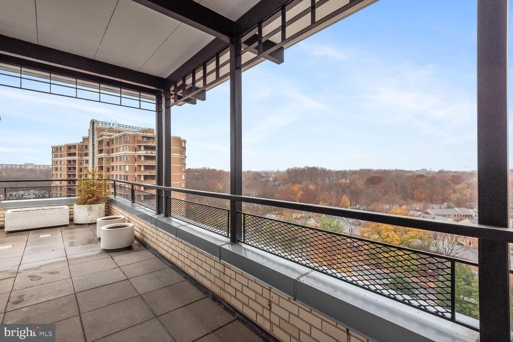 10401 Grosvenor Place - Photo 19
