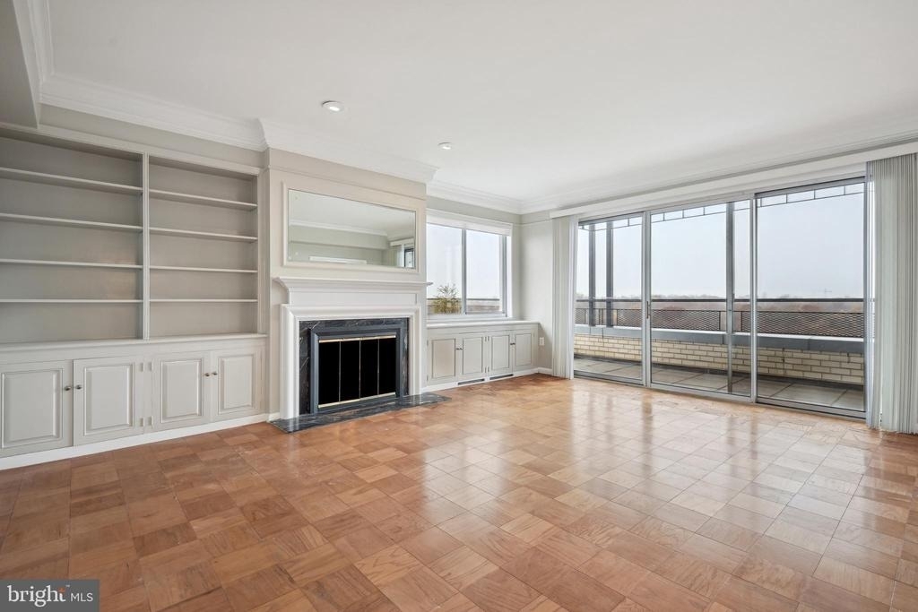 10401 Grosvenor Place - Photo 1