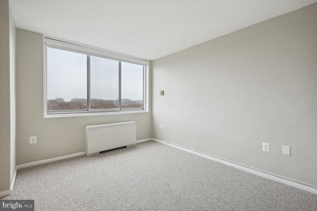 10401 Grosvenor Place - Photo 11