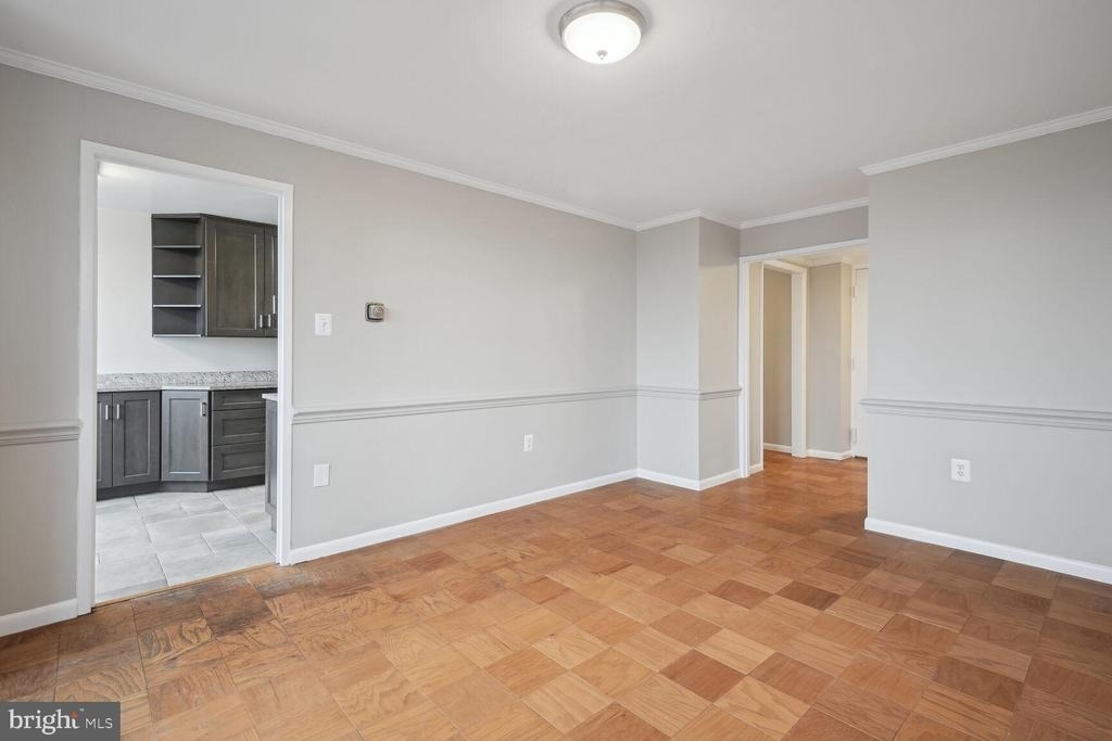 10401 Grosvenor Place - Photo 4