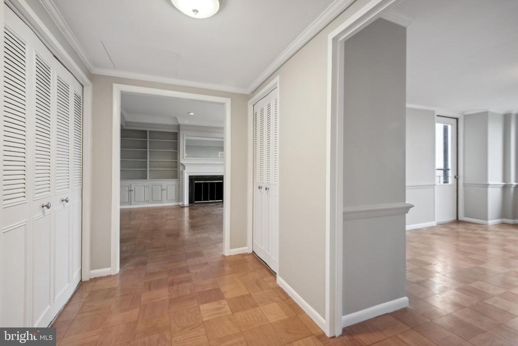 10401 Grosvenor Place - Photo 5