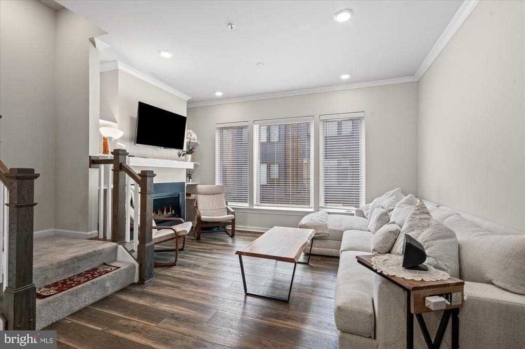 8156 Tompkins Street - Photo 4