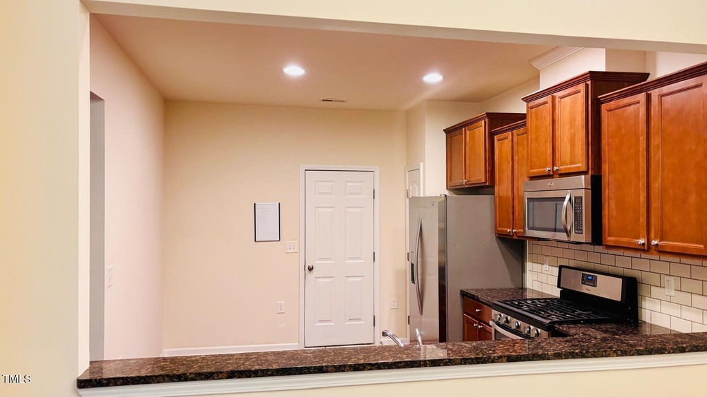 522 Denhoff Drive - Photo 7