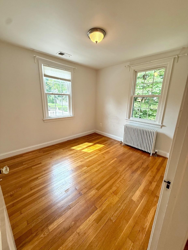 9116 Flower Avenue - Photo 8