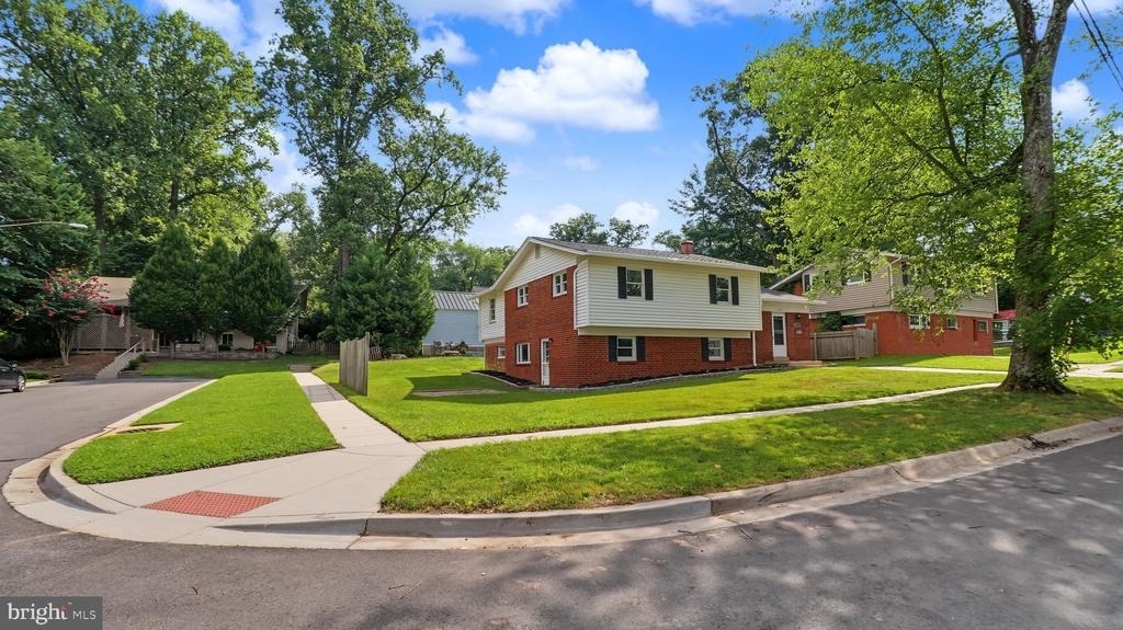11419 Lund Place - Photo 0
