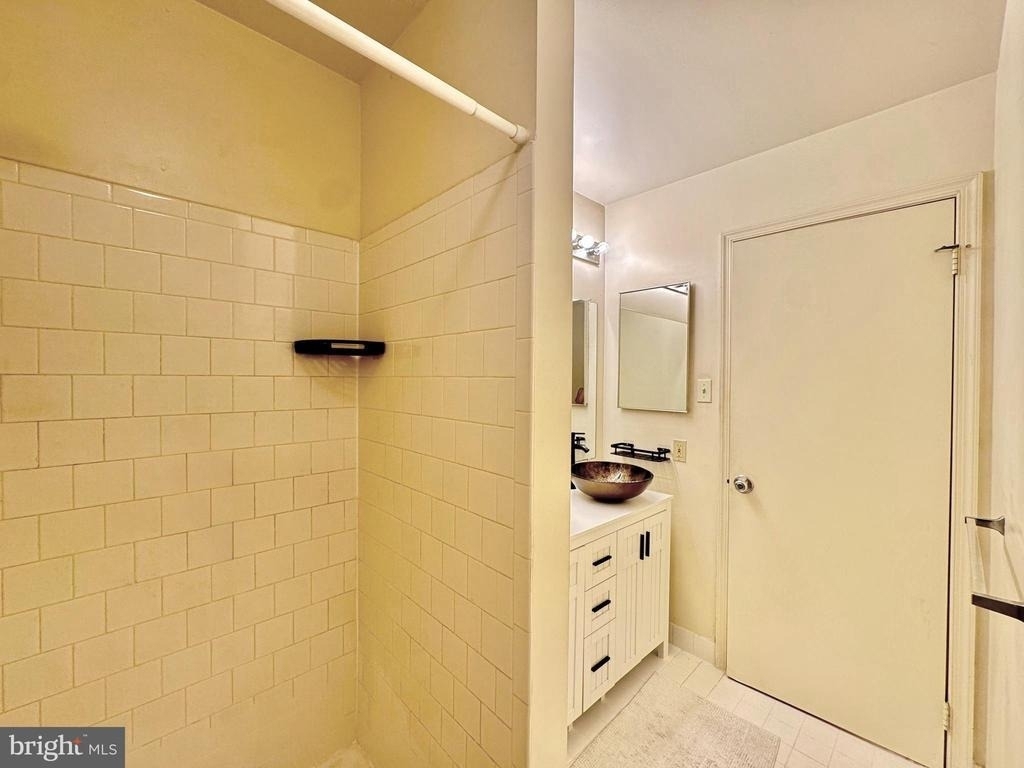 4711 Leyden Way - Photo 10