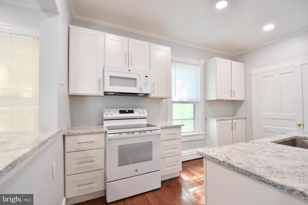 205 Oakley Street - Photo 9