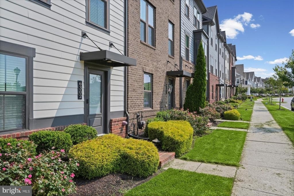 6302 Greenleigh Avenue - Photo 2