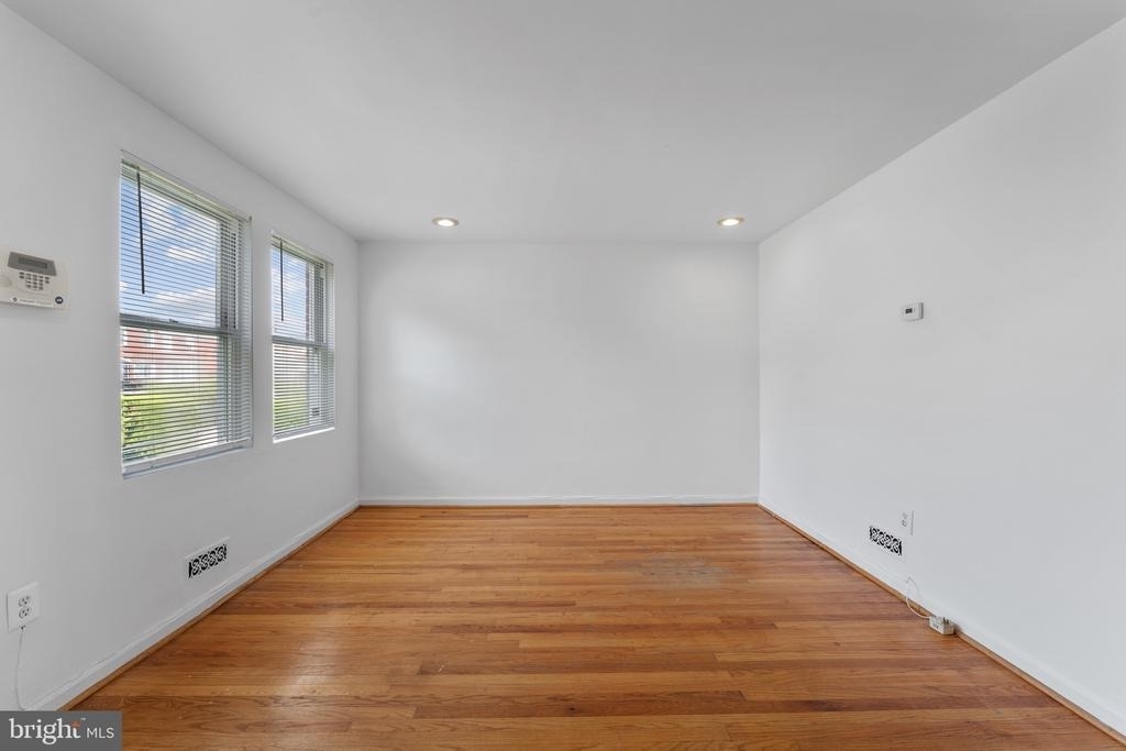 4022 Ardley Avenue - Photo 12