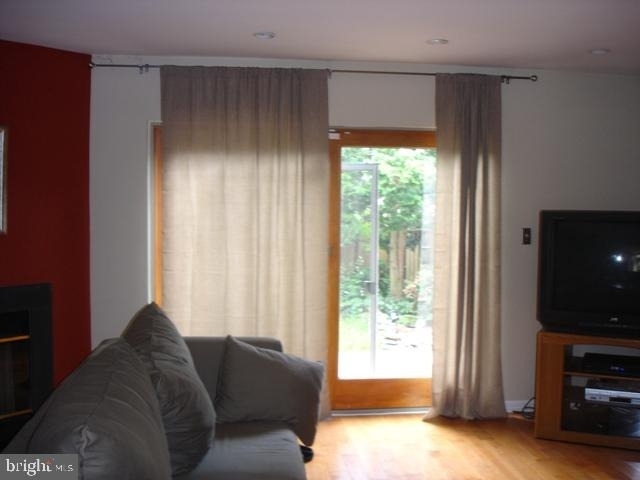 1211 S Linwood Avenue - Photo 1