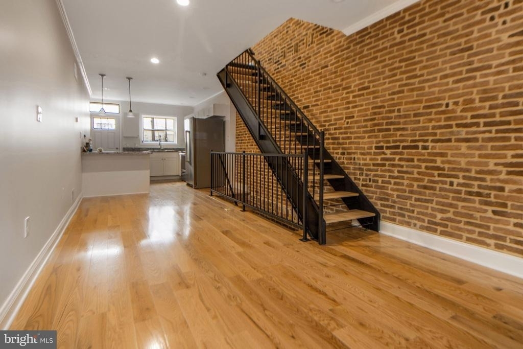 333 S Conkling Street - Photo 0