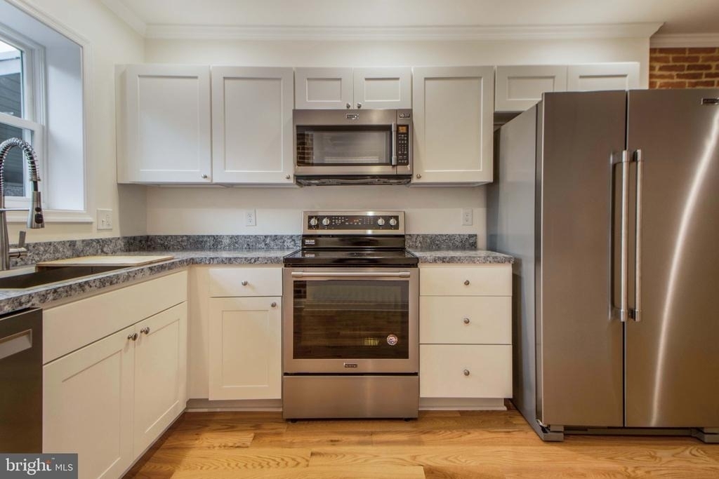 333 S Conkling Street - Photo 1