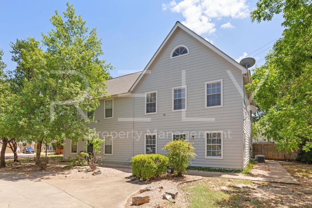 2908 Whisper Oaks Ln - Photo 1