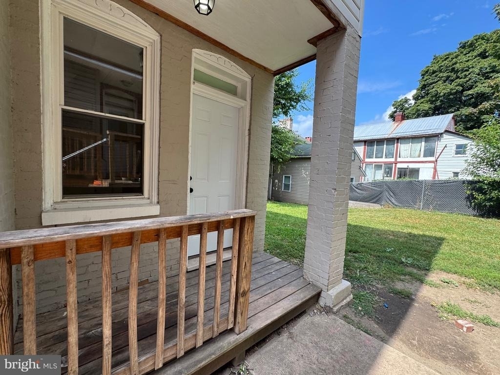 206 Pear Street - Photo 2