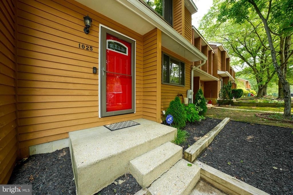 1025 Commanders Way N - Photo 1