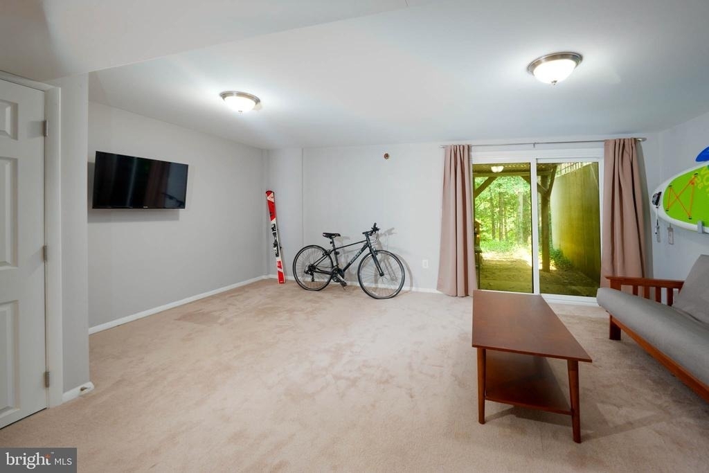 1025 Commanders Way N - Photo 10