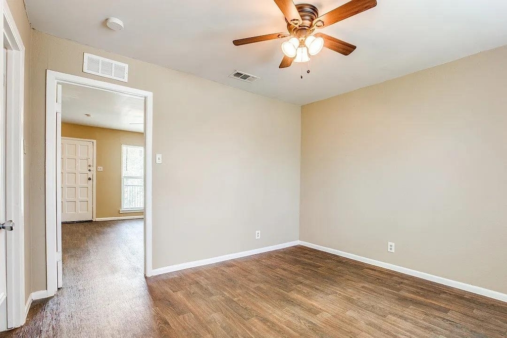 216 Lucas St St - Photo 4