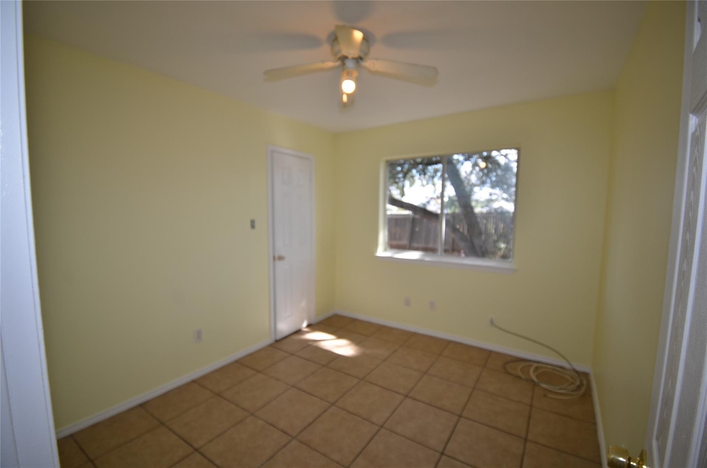 4729 Castleman Dr - Photo 8